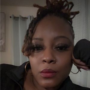 Meet your Posher, Ebony